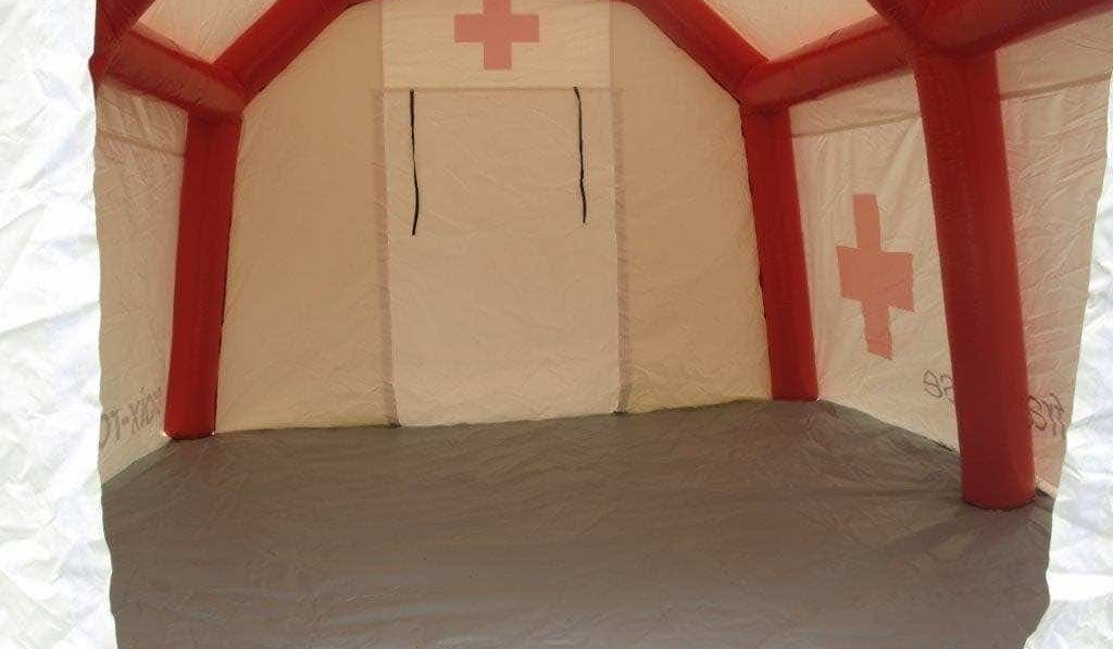First aid tent made for the French Red Cross. Inside, we can see the frames of the tubes, the skeleton of the PMA tent, and also a washable PVC ground sheet, for good hygiene