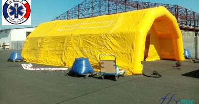 Unité Mobile de Premiers Secours - UMPS - First aid medical station inflatable tent.