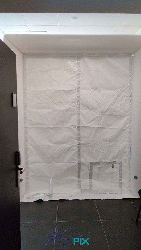 Medical tent first aid cube captive parallelepiped airtight for decontamination containment NRBC (Nuclear, radiological, biological and chemical weapons), tent custom-made in France.