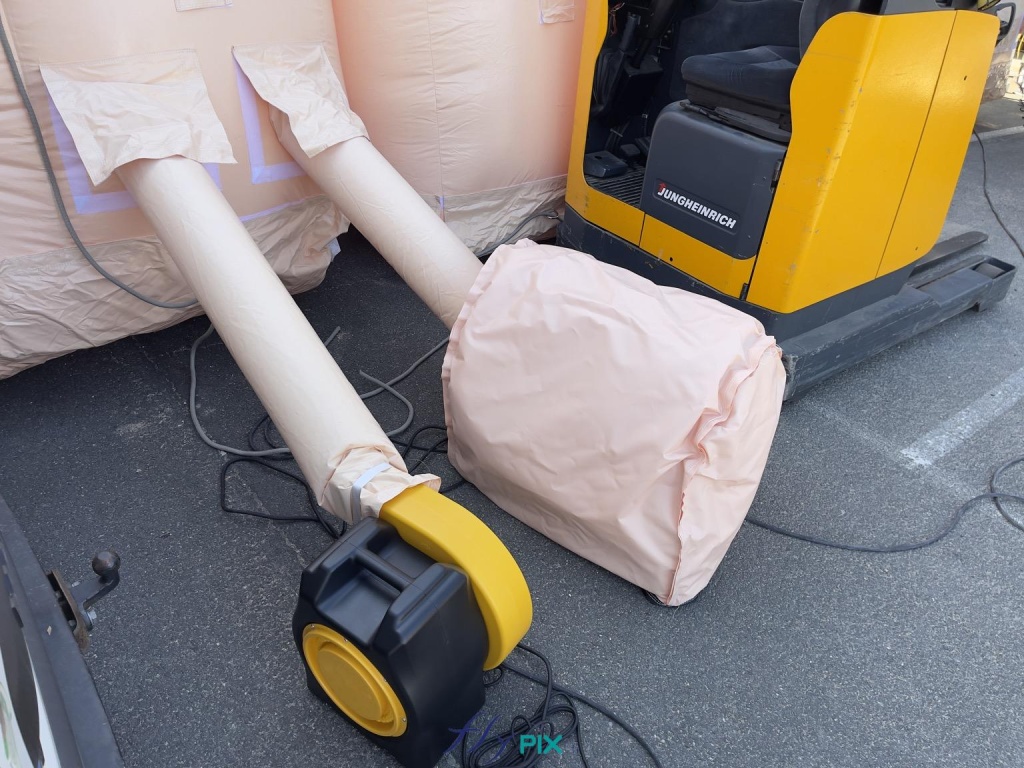 For each electric turbine, we provide a removable noise-reduction enclosure that also protects the turbine from rain, inclement weather, and dust. The enclosure is custom-made by us and provides a noise reduction of -15 dB to -20 dB depending on the frequencies. - Copyright: Vivien LAÏLLE/FLYPIX, all rights reserved. For each electric turbine, we provide a removable noise-reduction enclosure that also protects the turbine from rain, inclement weather, and dust. The enclosure is custom-made by us and provides a noise reduction of -15 dB to -20 dB depending on the frequencies. – Copyright: Vivien LAÏLLE/FLYPIX, all rights reserved.