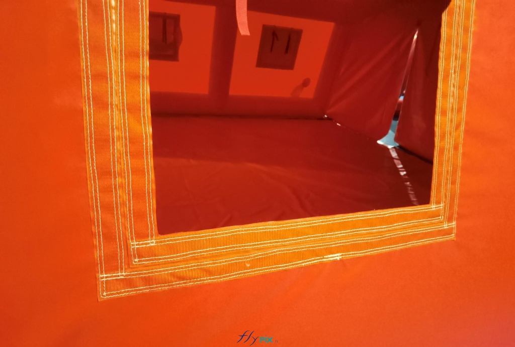 A photo showing a window of the inflatable first aid tent, with shutter, window and mosquito net. – Copyright Vivien LAÏLLE/FlyPix, all rights reserved, reproduction prohibited.