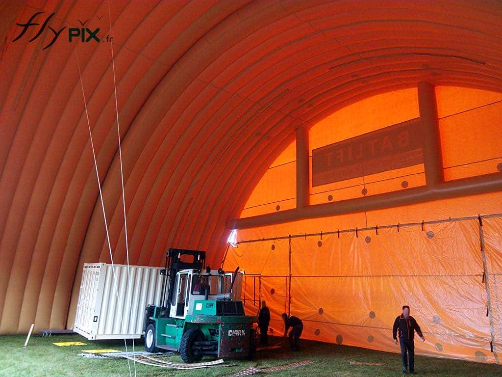 NEXTER: an interior view of the large inflatable military hangar. Positioning of containers inside, installation of infrastructure inside the inflatable military tent. – All rights reserved, copyright FLYPIX.