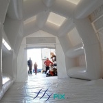 Another photo taken from inside the inflatable medical tent. Note the internal metal rings and eyelets distributed along the frame tubes, allowing for the suspension of lightweight and useful first aid equipment for patients, injured persons, or victims. – All rights reserved, reproduction prohibited. Copyright FlyPix / Vivien LAÏLLE.