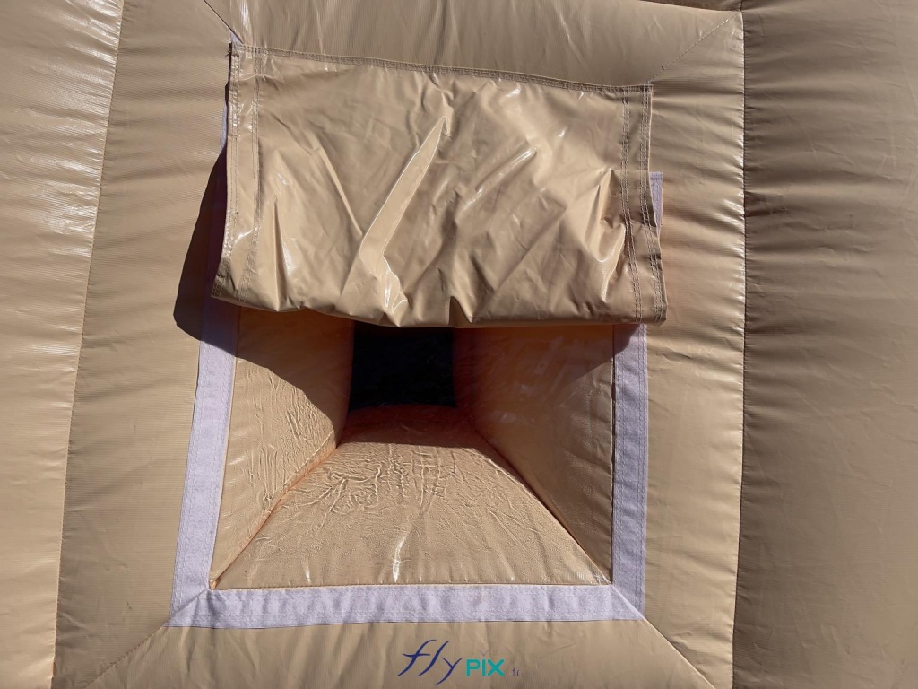 A photo showing the details of a window with transparent PVC and a folding, removable shutter. The window allows natural light into the inflatable hangar during the day. - Copyright: Vivien LAÏLLE/FLYPIX, all rights reserved. A photo showing the details of a window with transparent PVC and a folding, removable shutter. The window allows natural light into the inflatable hangar during the day. – Copyright: Vivien LAÏLLE/FLYPIX, all rights reserved.