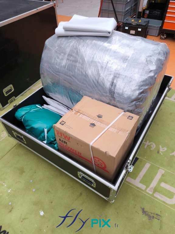 A very sturdy and robust custom-made flight case, reinforced and equipped with wheels, for storing and protecting the inflatable shelter during future transport. – Photo: copyright FlyPix/Vivien LAÏLLE, all rights reserved.