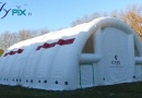 Exterior view of the large inflatable hangar, with its double-skinned padded envelope. – All rights reserved, reproduction prohibited. Copyright FlyPix / Vivien LAÏLLE.